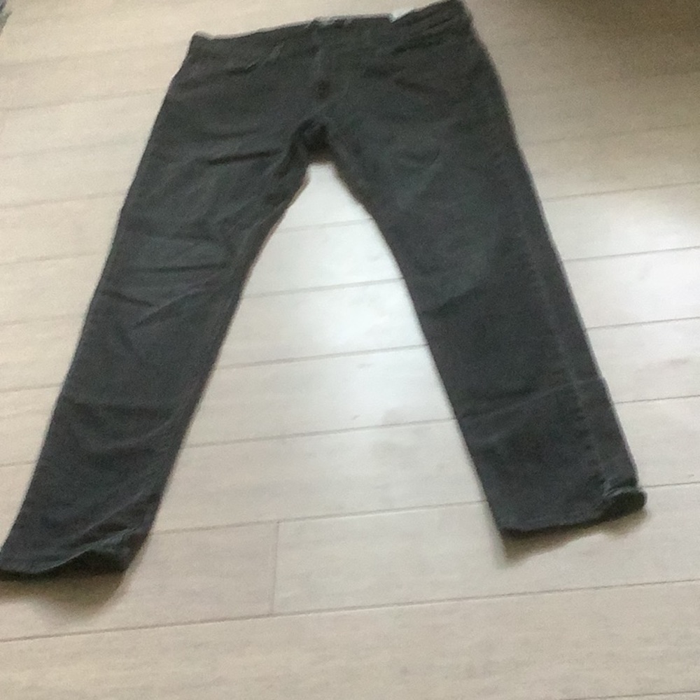 NWOT Men's Hollister 32x32 skinny jeans.